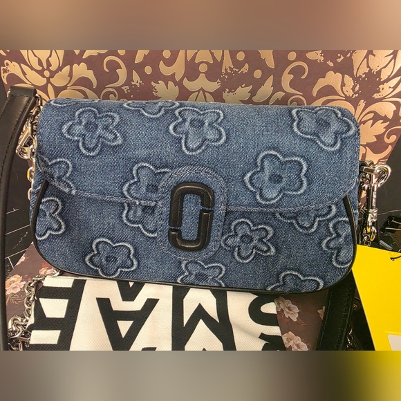 Marc Jacobs Blue Floral Denim Crossbody Bag. Come 2 straps and dust bag. - Picture 5 of 10
